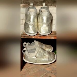 Clarks Gold  Baby Crib Shoes velcro closure